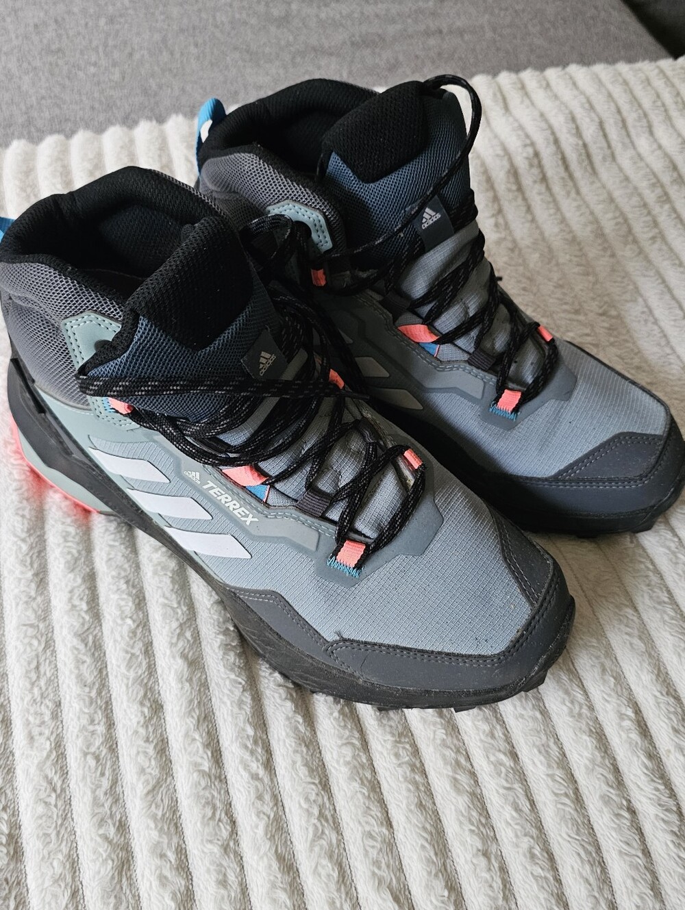 Womens Gray Blue Trail Hiking Shoes Size 8